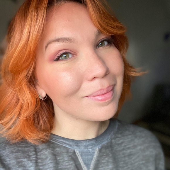 Poshmark profile picture for @expression